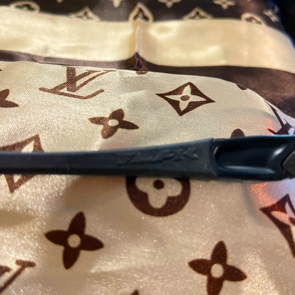 Polarized Oakley Flak Sunglasses w/ Case - Picture 14 of 16